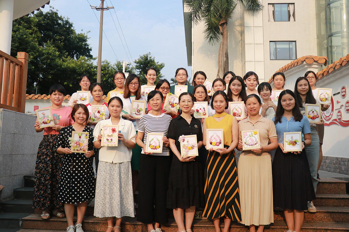 定格俏丽，永生花DIY ——总厂工会进杏装喜迎二十大 花漾向将来” 手工系列活动（二）